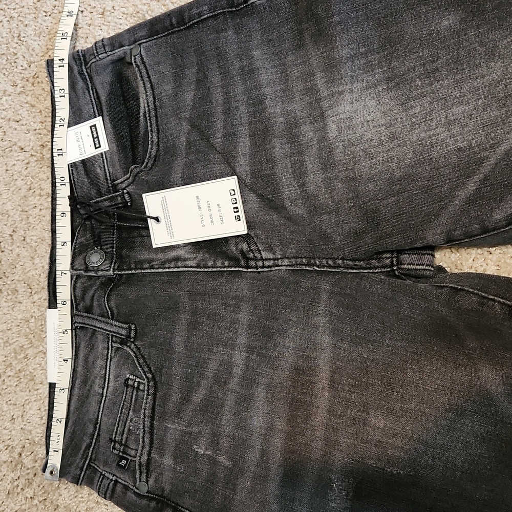 Judy Blue Capri's Size 7/28 - Picture 5 of 10